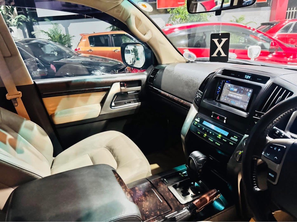 Toyota Land Cruiser Prado 2011 - பயன்படுத்தப்பட்டது SUV sale in Sri Lanka - patpat.lk