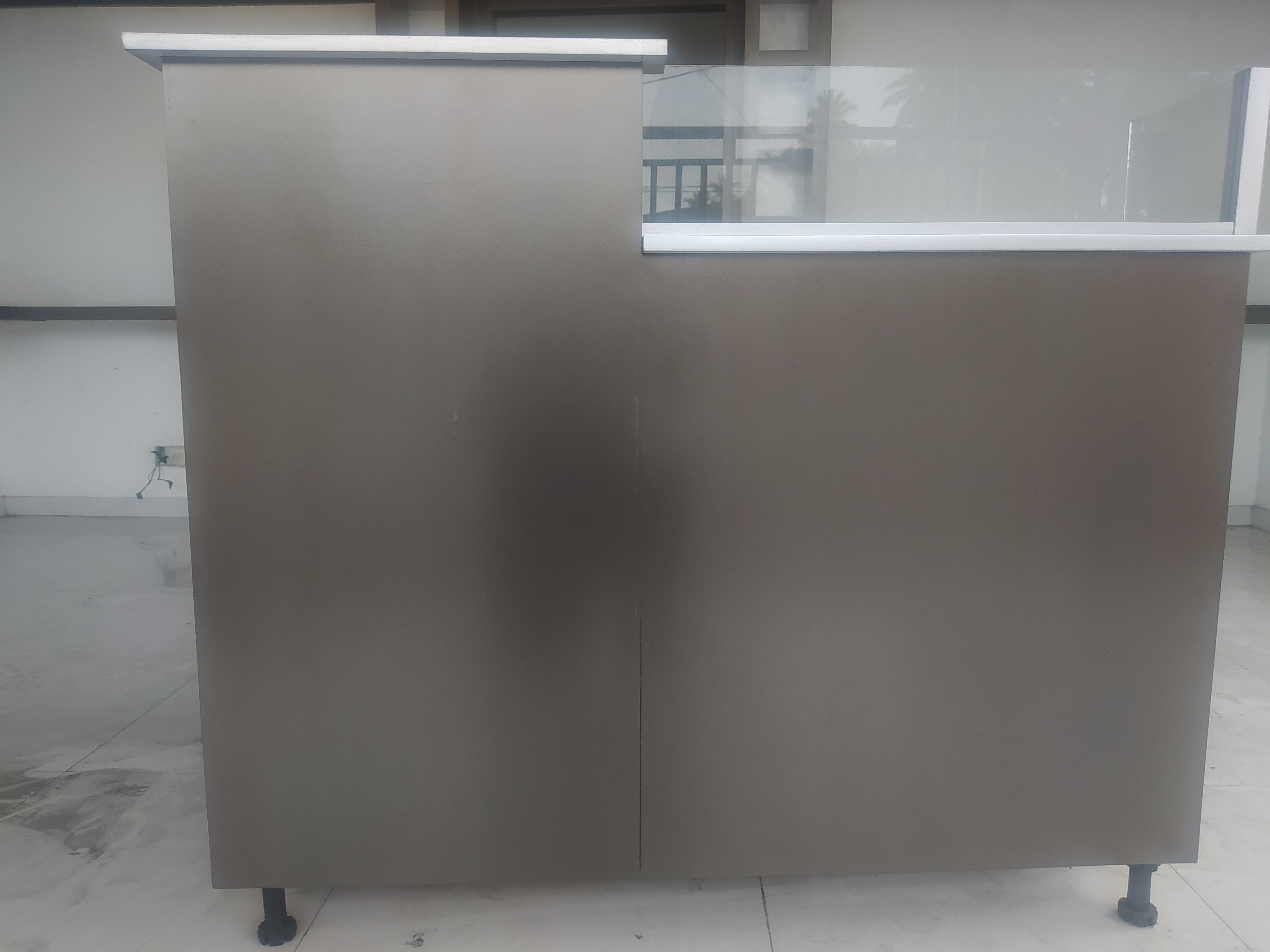 Cashier Counter Table