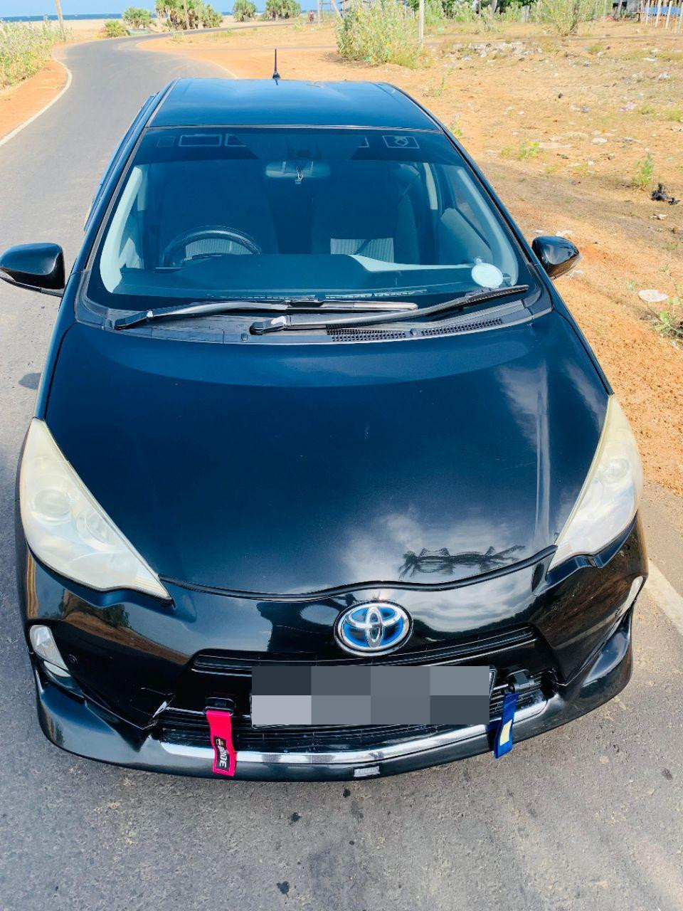 Toyota Aqua 2013 ads-image-1