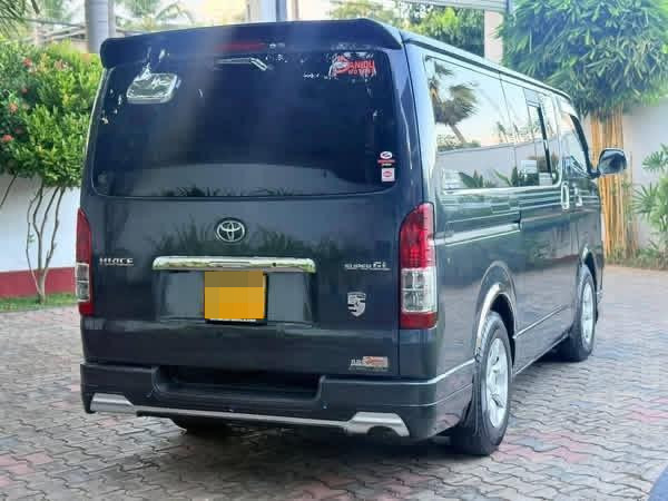 Toyota Hiace 2006 - பயன்படுத்தப்பட்டது வேன் sale in Sri Lanka - patpat.lk