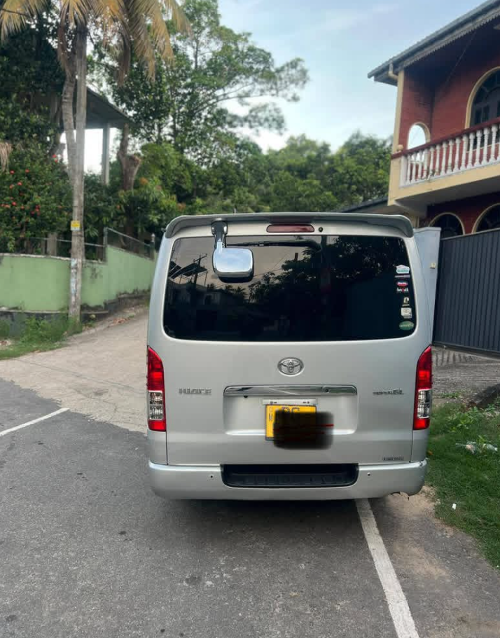 Toyota Hiace 2011 - பயன்படுத்தப்பட்டது வேன் sale in Sri Lanka - patpat.lk