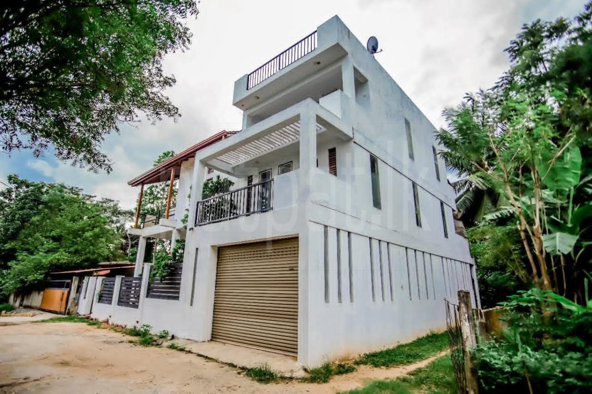 House for Sale in Peradeniya