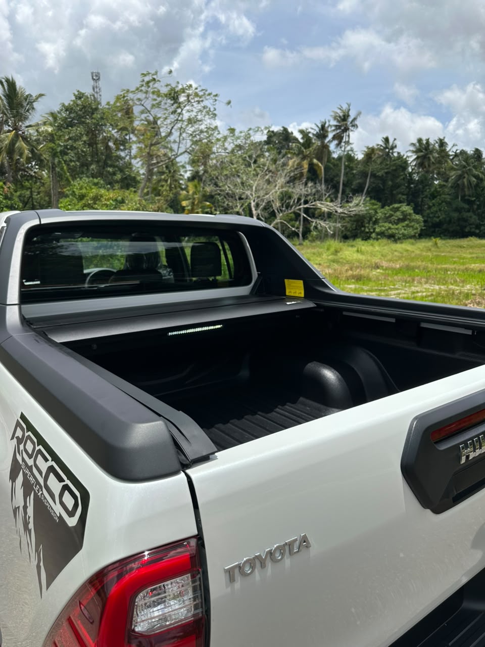 Toyota Hilux 2025 - பயன்படுத்தப்பட்டது SUV sale in Sri Lanka - patpat.lk