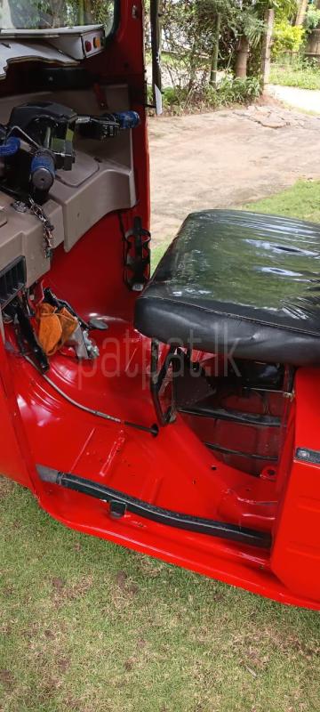 Bajaj Three Wheel 2015 - பயன்படுத்தப்பட்டது முச்சக்கர வண்டி sale in Sri Lanka - patpat.lk