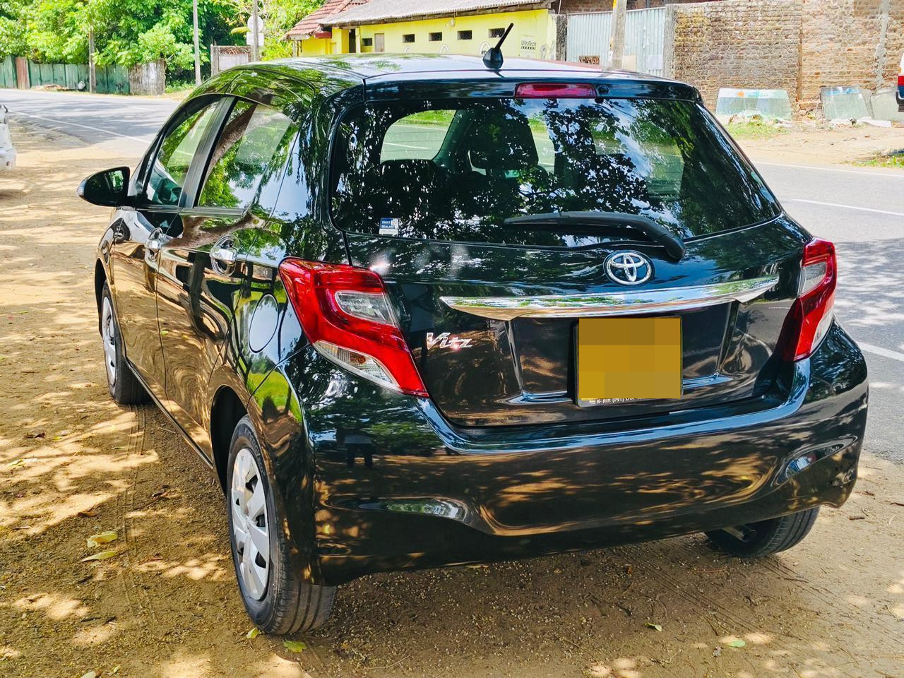 Toyota Vitz 2017 - பயன்படுத்தப்பட்டது கார் sale in Sri Lanka - patpat.lk
