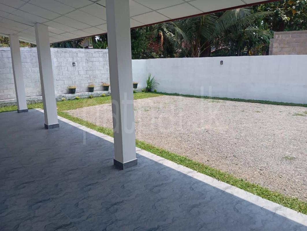 House for Sale in Veyangoda