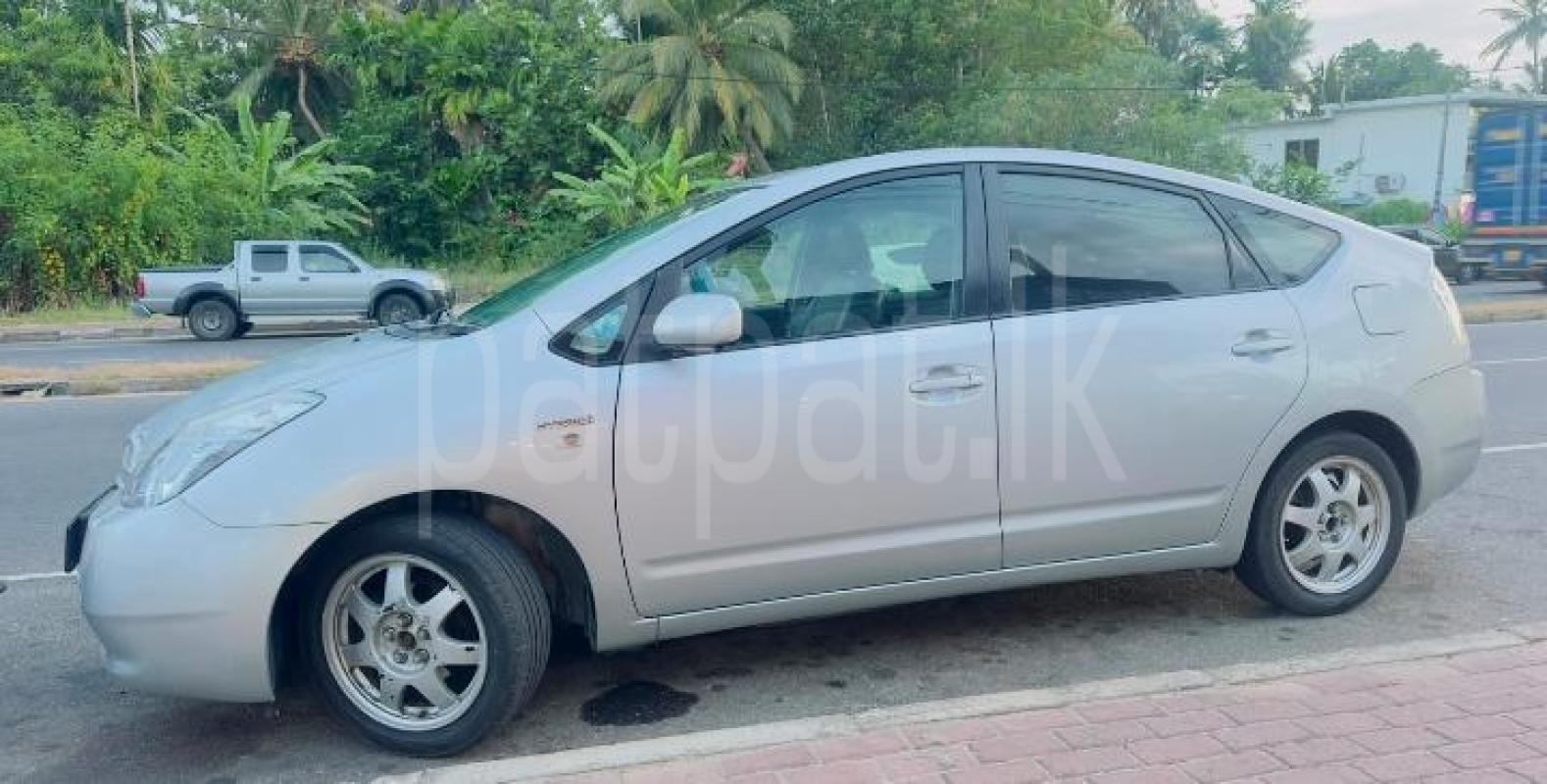 Toyota Prius 2011 - பயன்படுத்தப்பட்டது கார் sale in Sri Lanka - patpat.lk