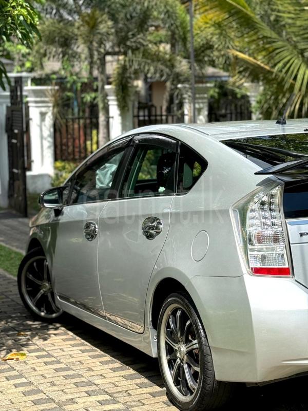 Toyota Prius 2011 - Used Car sale in Sri Lanka - patpat.lk