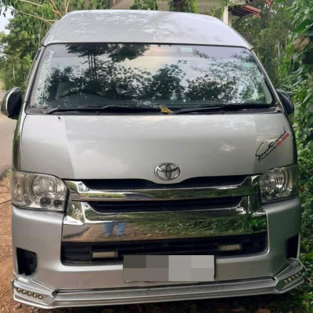 Toyota Hiace 2009 - பயன்படுத்தப்பட்டது வேன் sale in Sri Lanka - patpat.lk