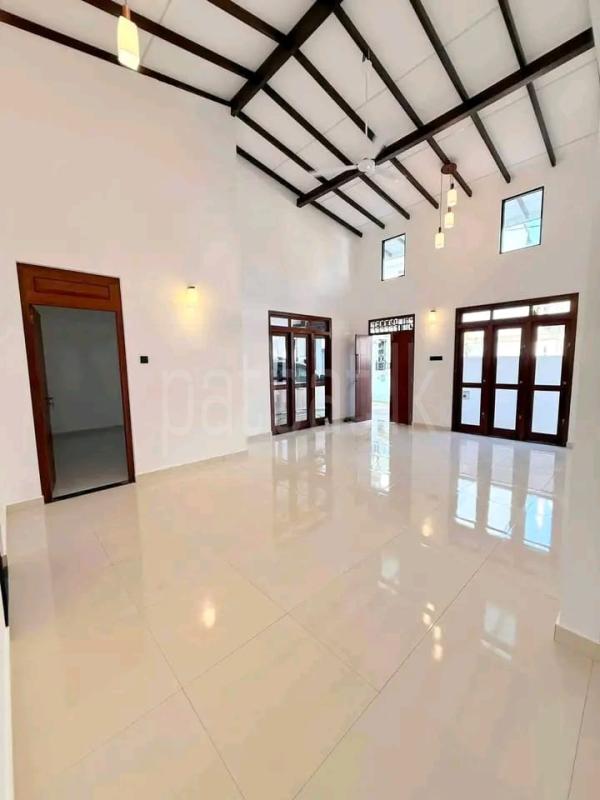 House for Sale in Athurugiriya