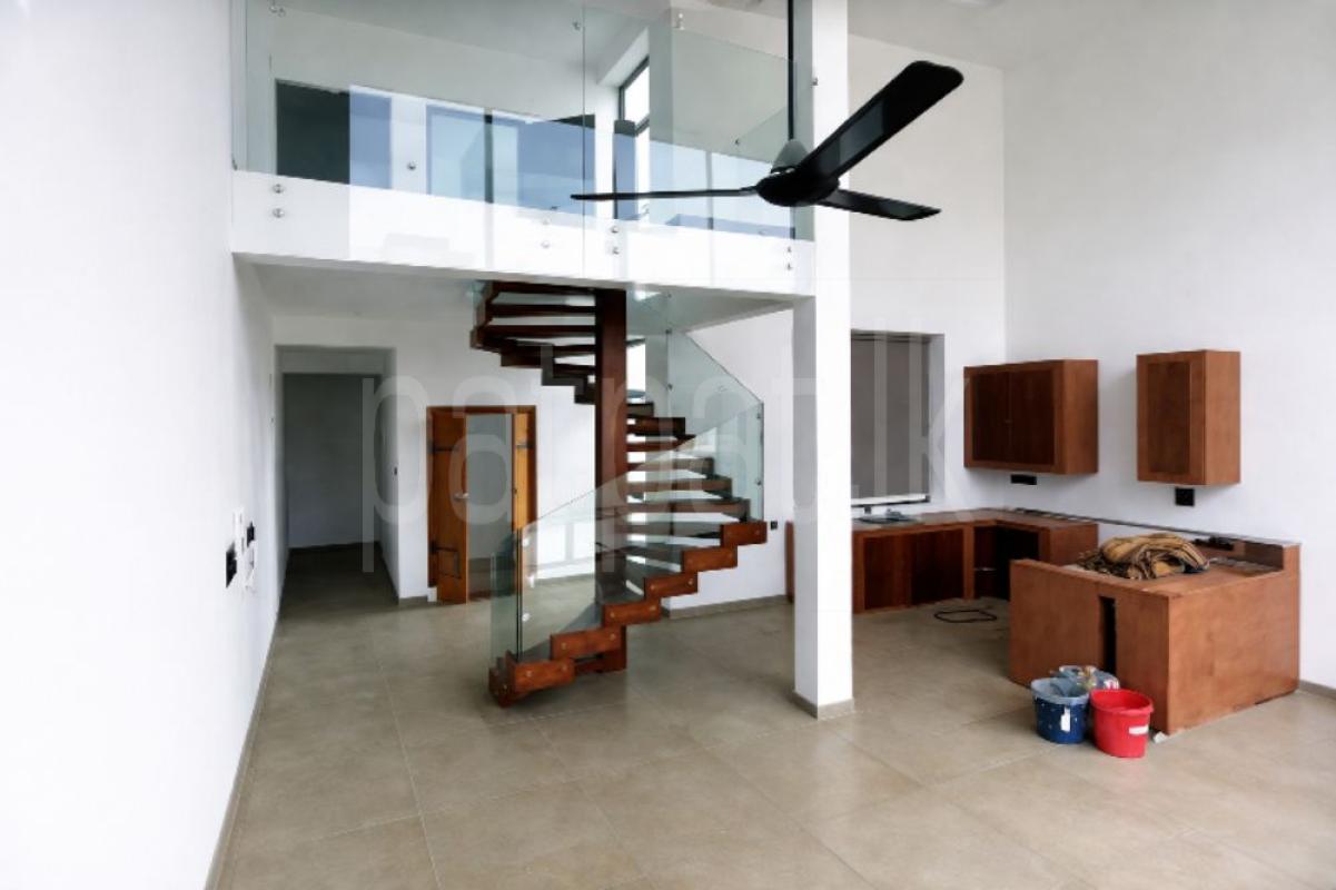 Unfurnished Apartment for Rent in Bambalapitiya (Colombo 04) ads-image-1