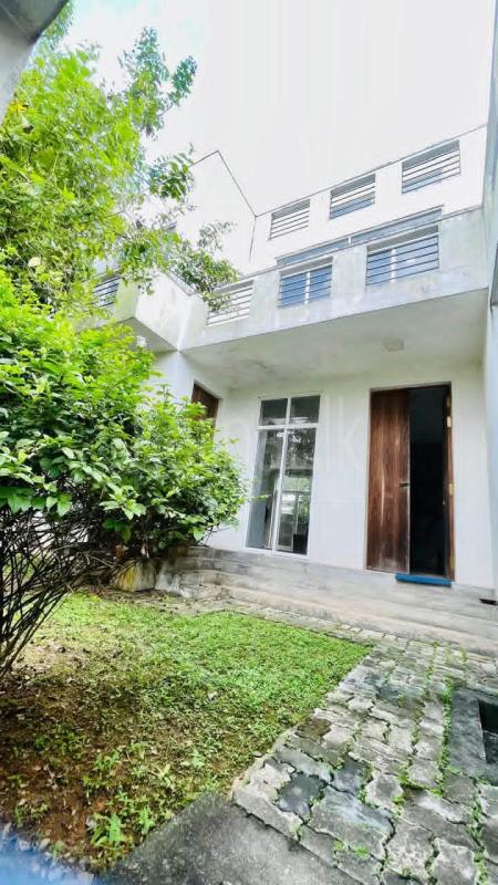House for Sale in Athurugiriya