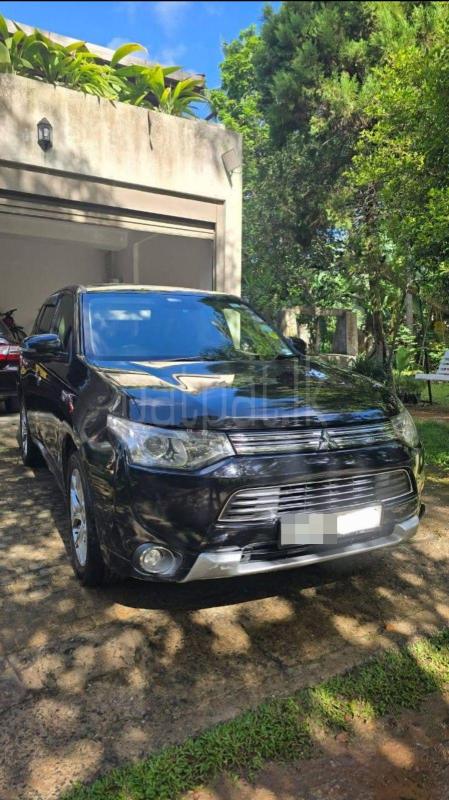 Mitsubishi Outlander 2015 - பயன்படுத்தப்பட்டது SUV sale in Sri Lanka - patpat.lk