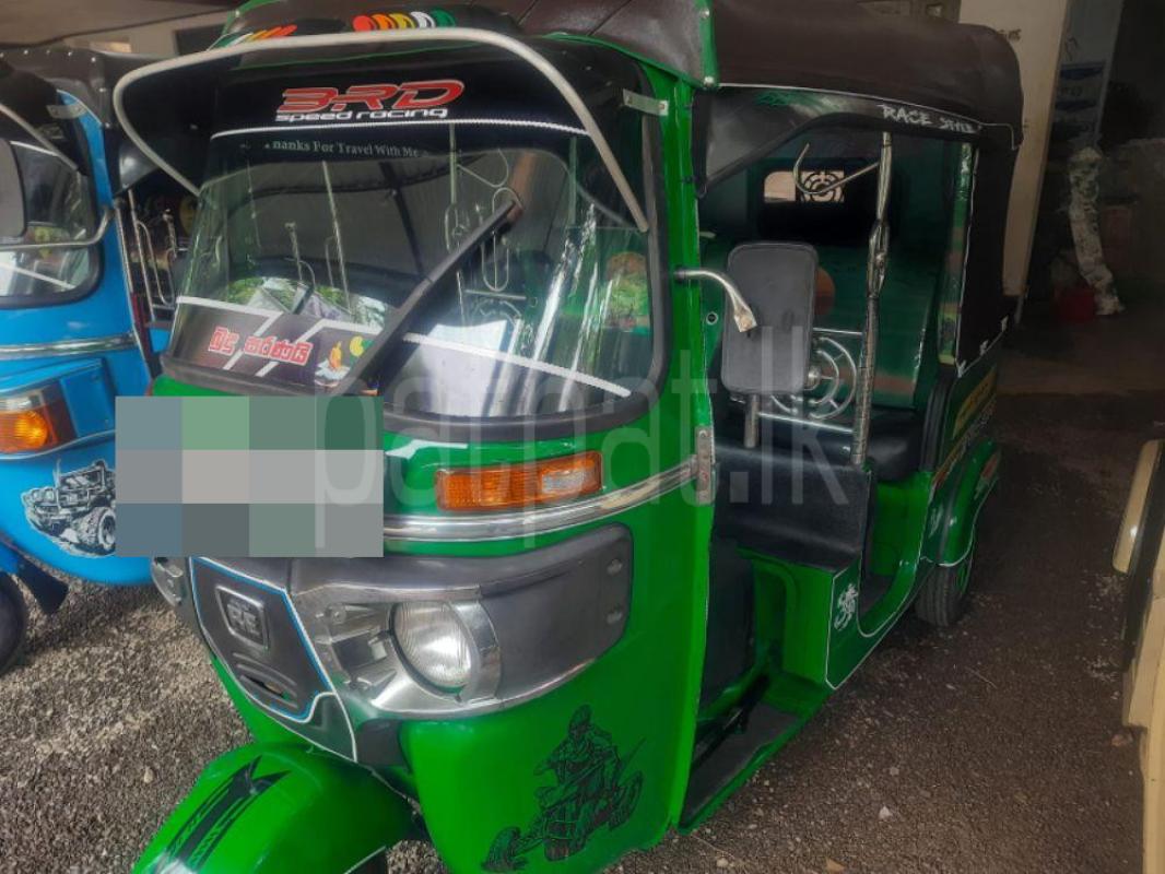 Bajaj Three Wheel 2016 - பயன்படுத்தப்பட்டது முச்சக்கர வண்டி sale in Sri Lanka - patpat.lk