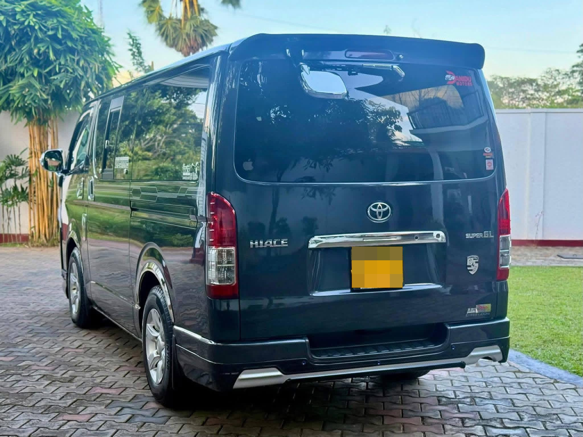 Toyota Hiace 2006 - பயன்படுத்தப்பட்டது வேன் sale in Sri Lanka - patpat.lk