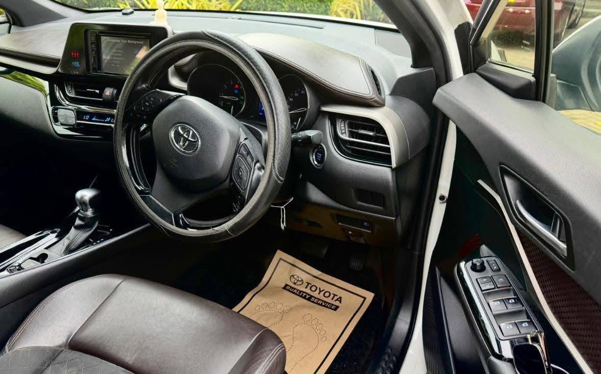 Toyota CHR 2017 - பயன்படுத்தப்பட்டது SUV sale in Sri Lanka - patpat.lk