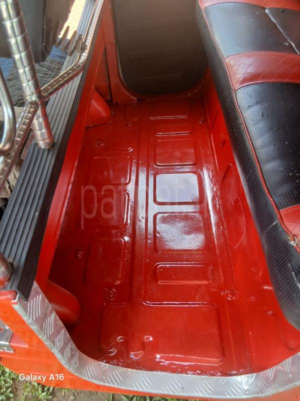Bajaj 4 stroke 2025 - சான்றளிக்கப்பட்டது முச்சக்கர வண்டி sale in Sri Lanka - patpat.lk