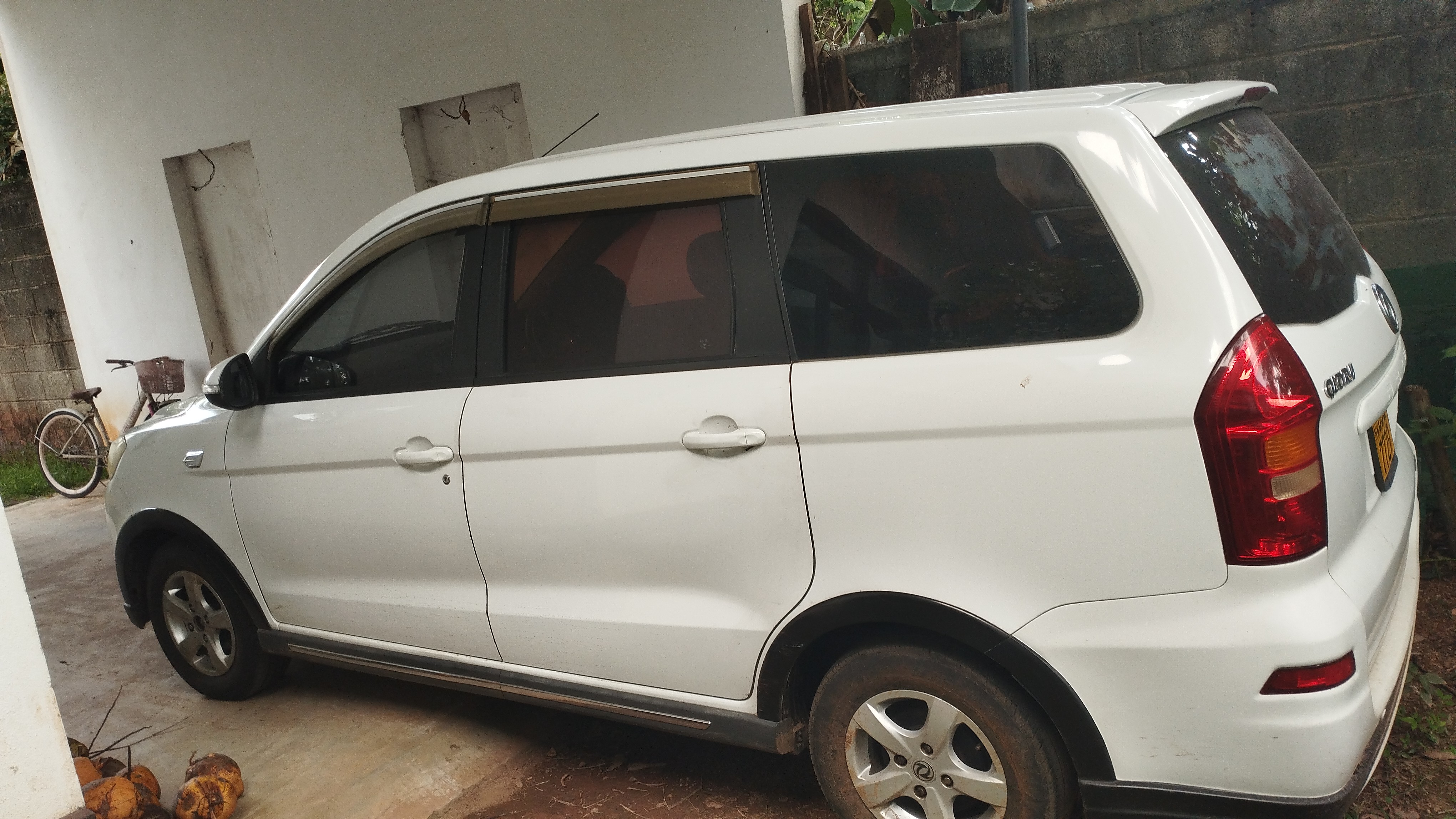 DFSK Glory 2017 - பயன்படுத்தப்பட்டது SUV sale in Sri Lanka - patpat.lk