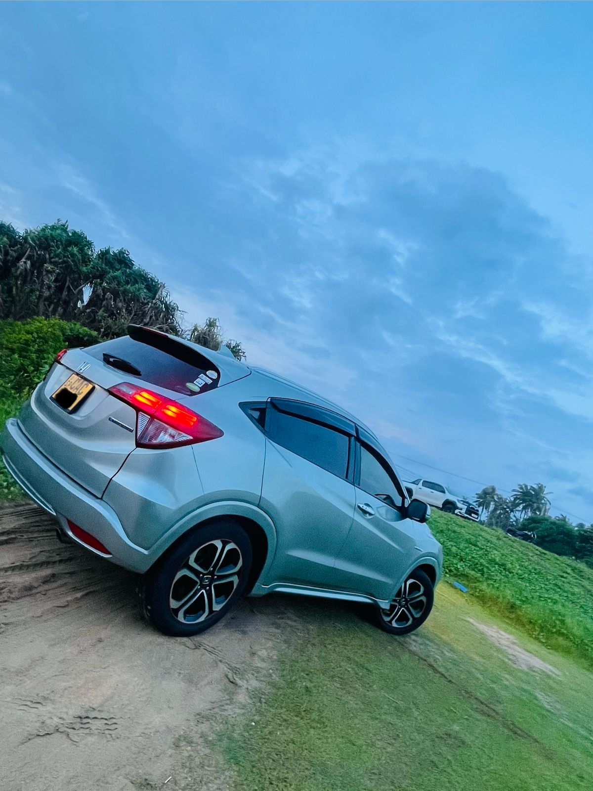 Honda Vezel 2014 - பயன்படுத்தப்பட்டது SUV sale in Sri Lanka - patpat.lk