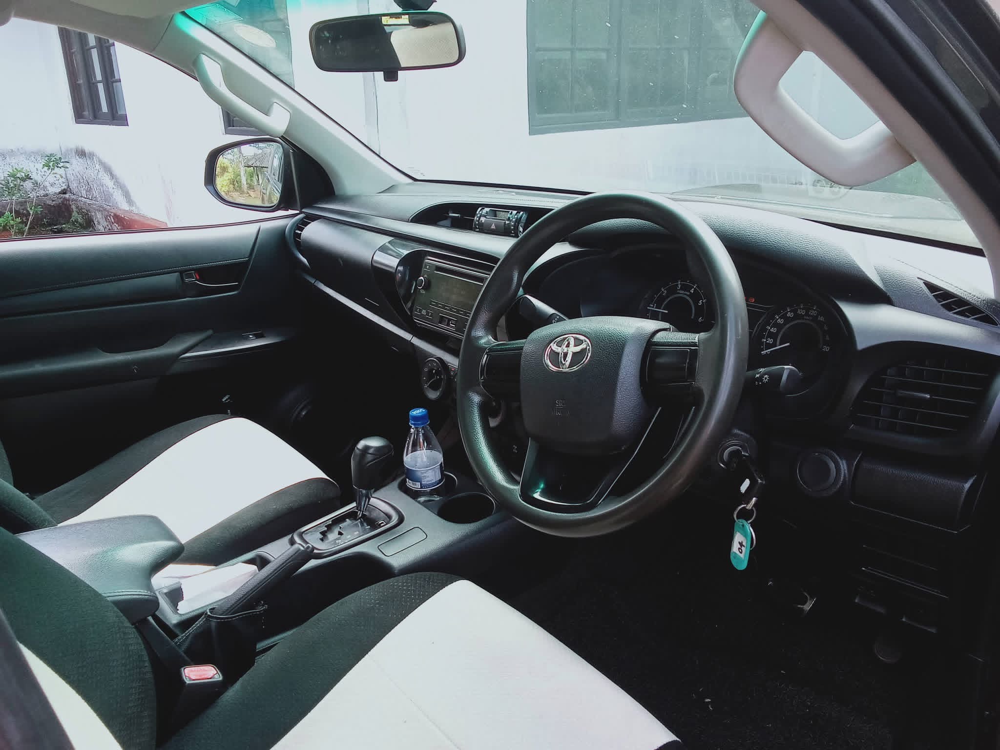 Toyota Hilux 2016 - Used Pick-up  sale in Sri Lanka - patpat.lk