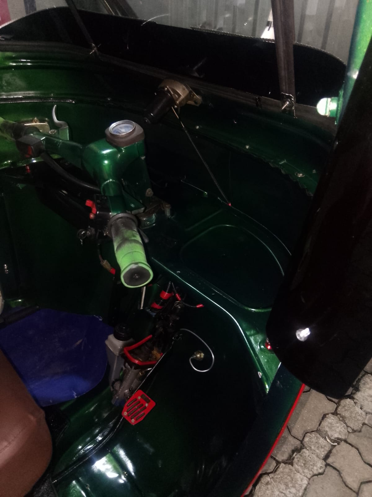 Bajaj Three Wheel 2000 - භාවිතා කරන ලද ත්‍රිරෝද රථය sale in Sri Lanka - patpat.lk