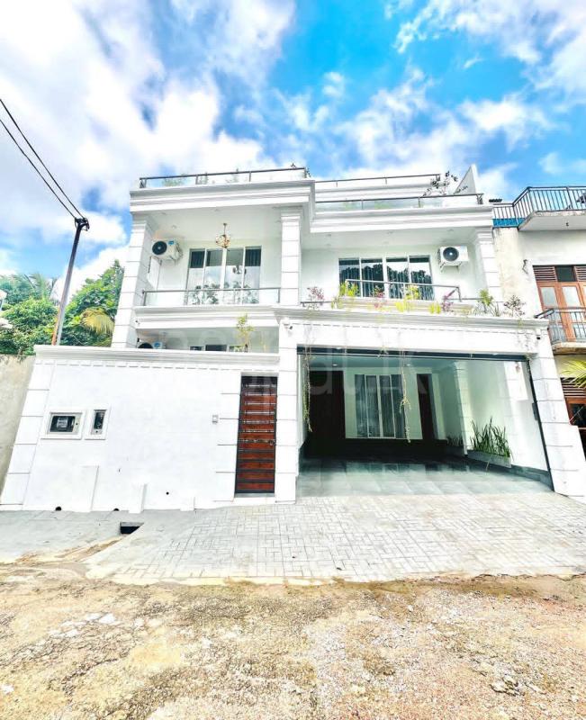 House for Sale in Pelawatta