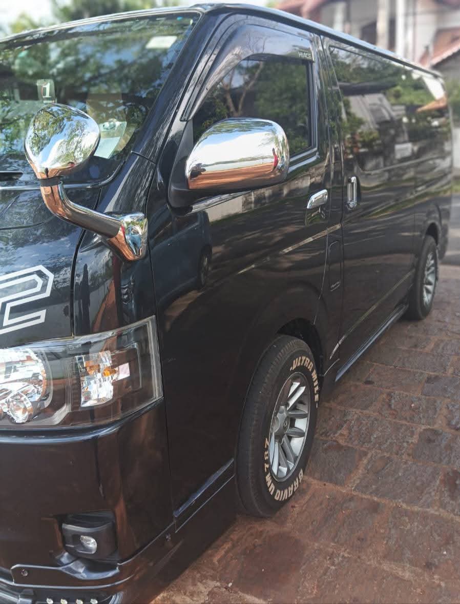 Toyota Hiace 2006 - பயன்படுத்தப்பட்டது வேன் sale in Sri Lanka - patpat.lk