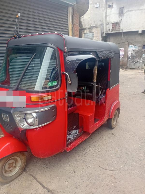 Bajaj Three Wheel 2015 - பயன்படுத்தப்பட்டது முச்சக்கர வண்டி sale in Sri Lanka - patpat.lk