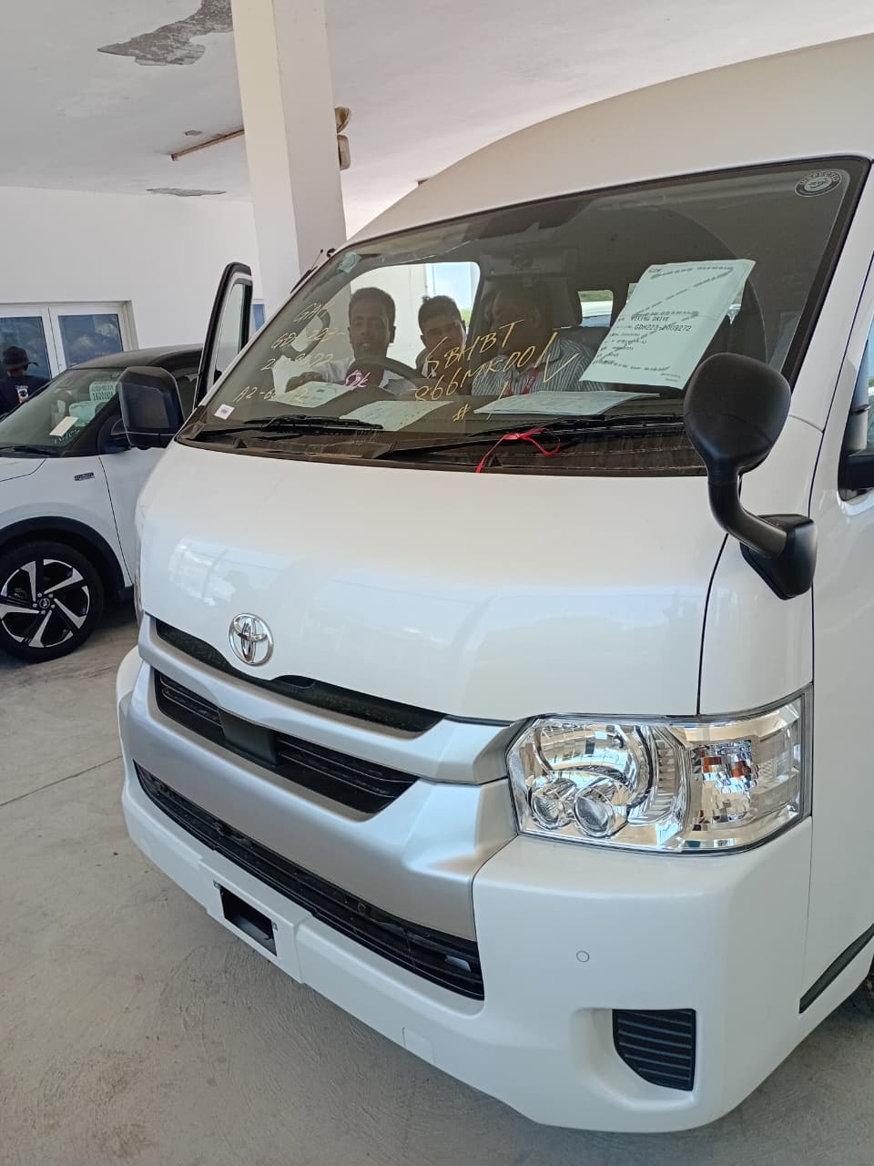 Toyota Hiace 2025 - சான்றளிக்கப்பட்டது வேன் sale in Sri Lanka - patpat.lk