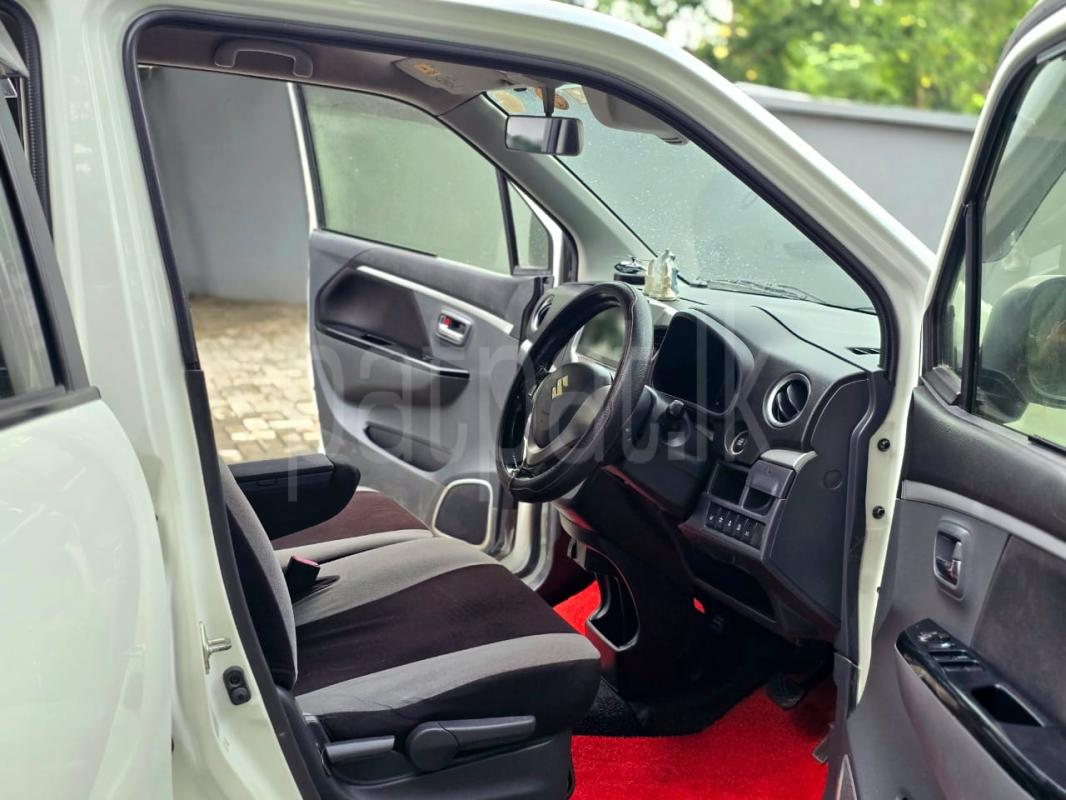 Toyota Hiace 2011 - பயன்படுத்தப்பட்டது வேன் sale in Sri Lanka - patpat.lk