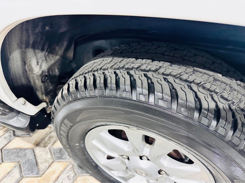 Toyota Land Cruiser Prado 2011 - பயன்படுத்தப்பட்டது SUV sale in Sri Lanka - patpat.lk