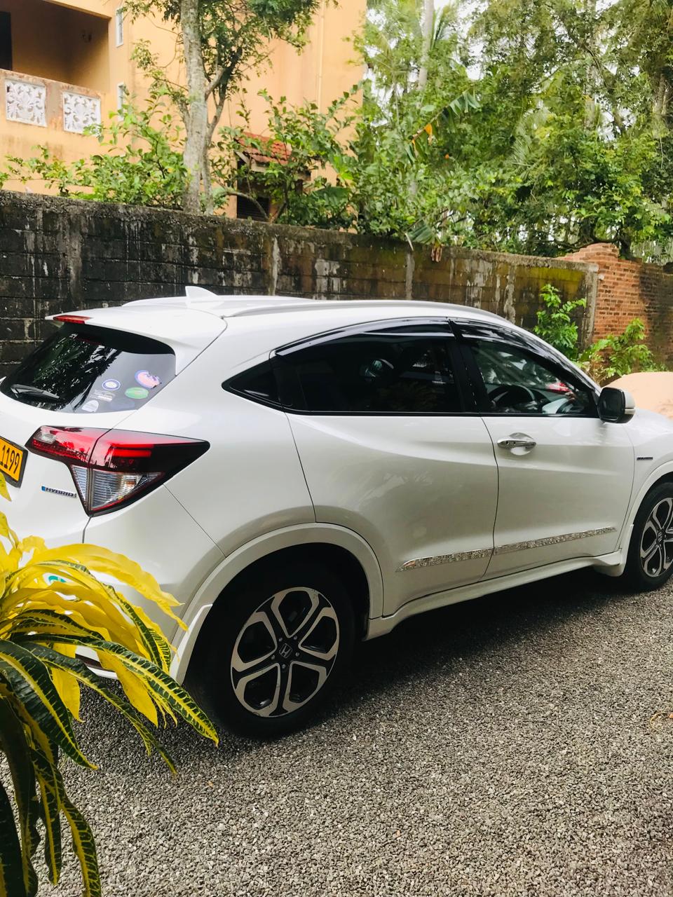 Honda Vezel 2014 - பயன்படுத்தப்பட்டது SUV sale in Sri Lanka - patpat.lk