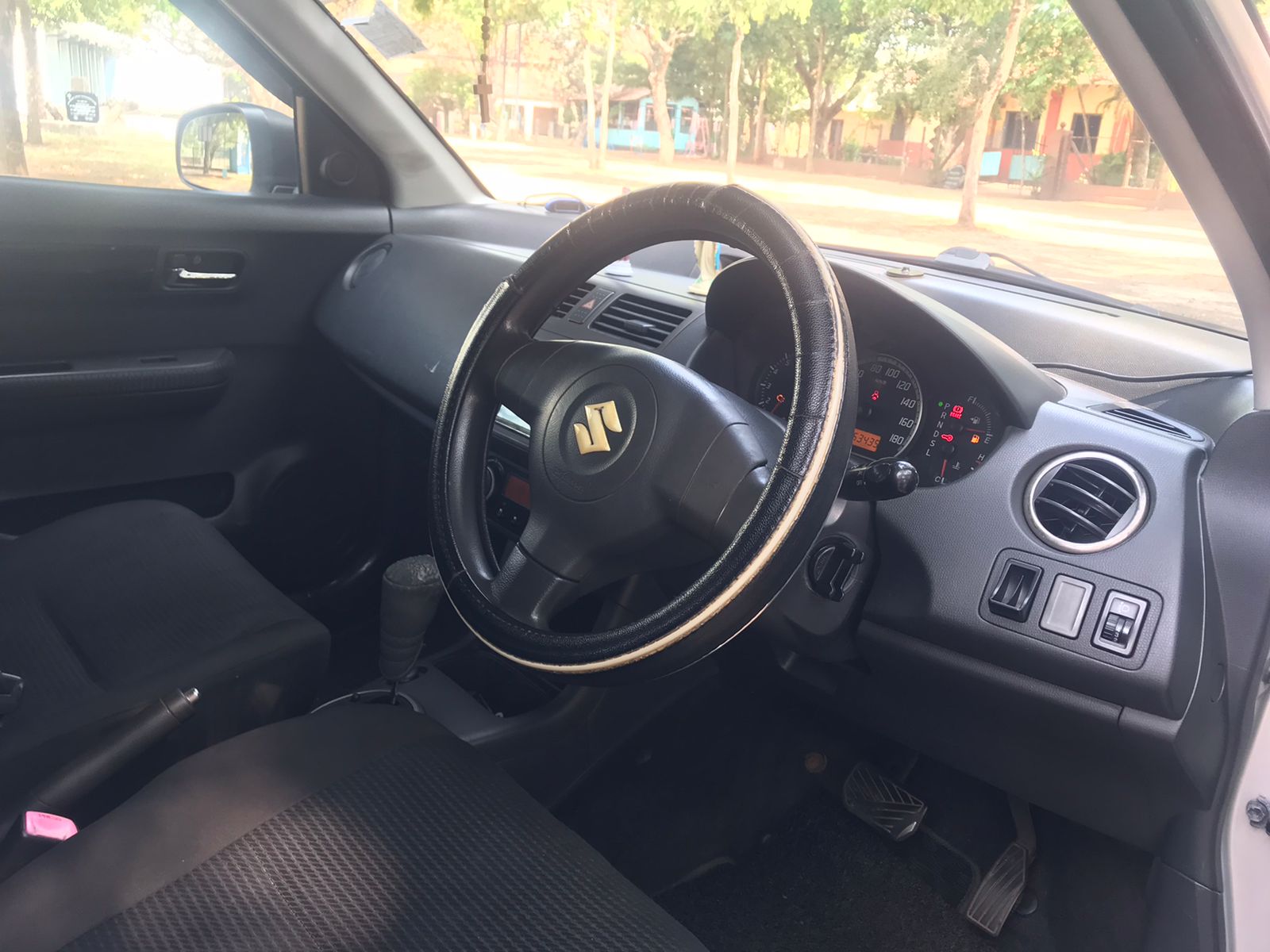 Suzuki Swift 2010 - භාවිතා කරන ලද කාර් sale in Sri Lanka - patpat.lk