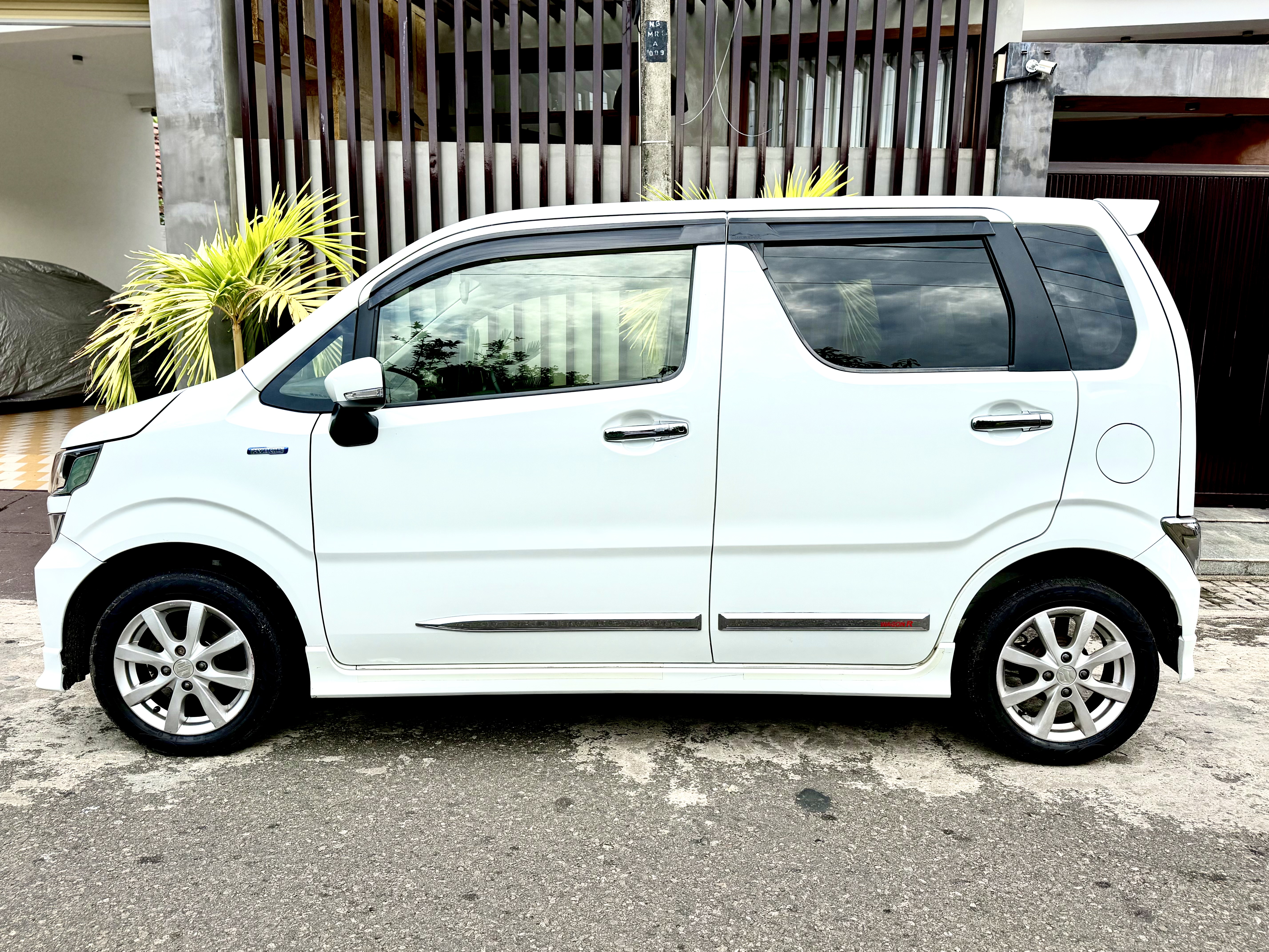 Suzuki Wagon R 2017 - பயன்படுத்தப்பட்டது கார் sale in Sri Lanka - patpat.lk