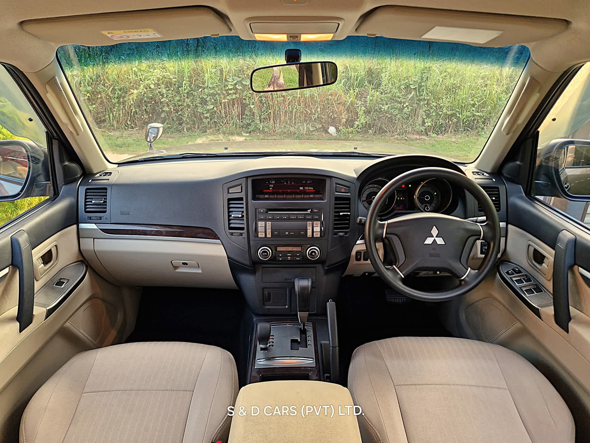 Mitsubishi Montero 2013 - பயன்படுத்தப்பட்டது SUV sale in Sri Lanka - patpat.lk