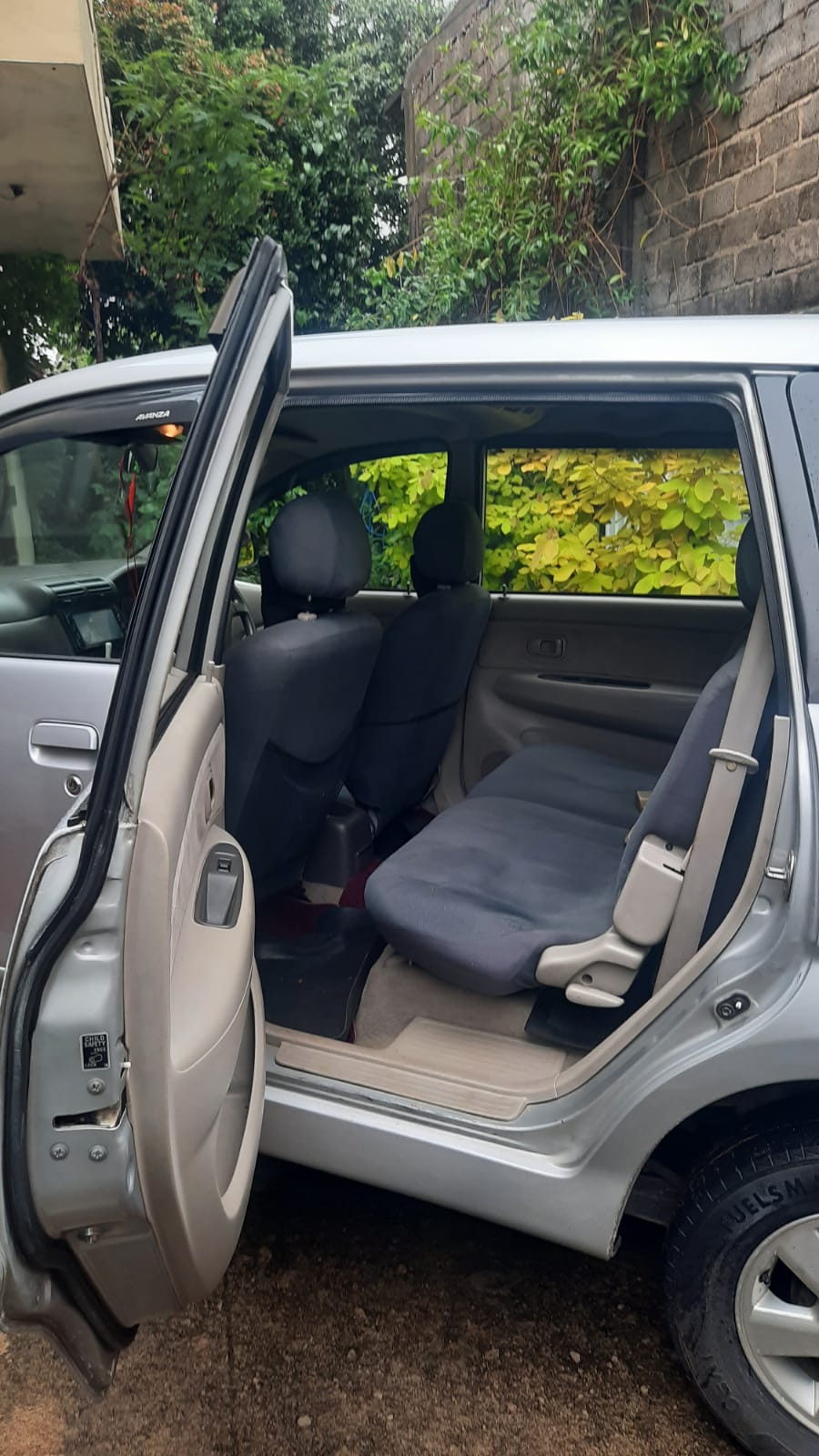 Toyota Avanza 2011 - பயன்படுத்தப்பட்டது வேன் sale in Sri Lanka - patpat.lk