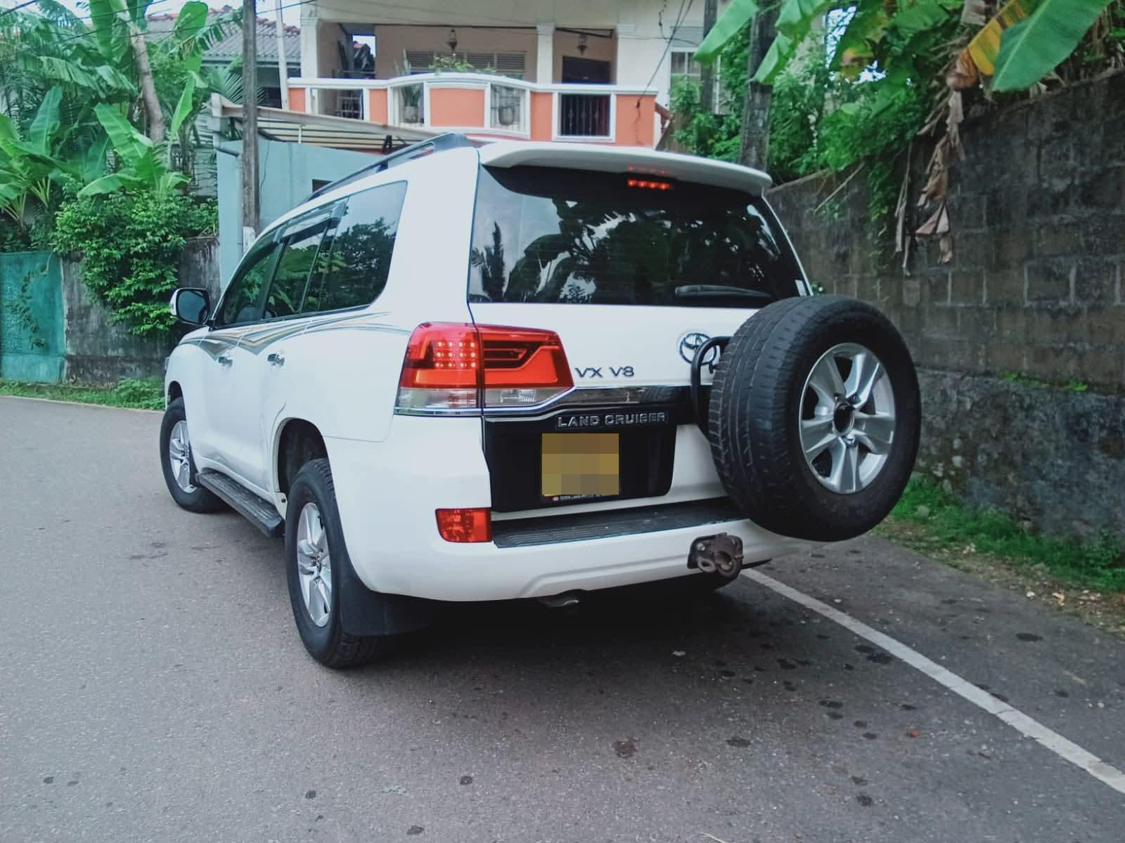 Toyota Land Cruiser 2017 - භාවිතා කරන ලද SUV රථය sale in Sri Lanka - patpat.lk