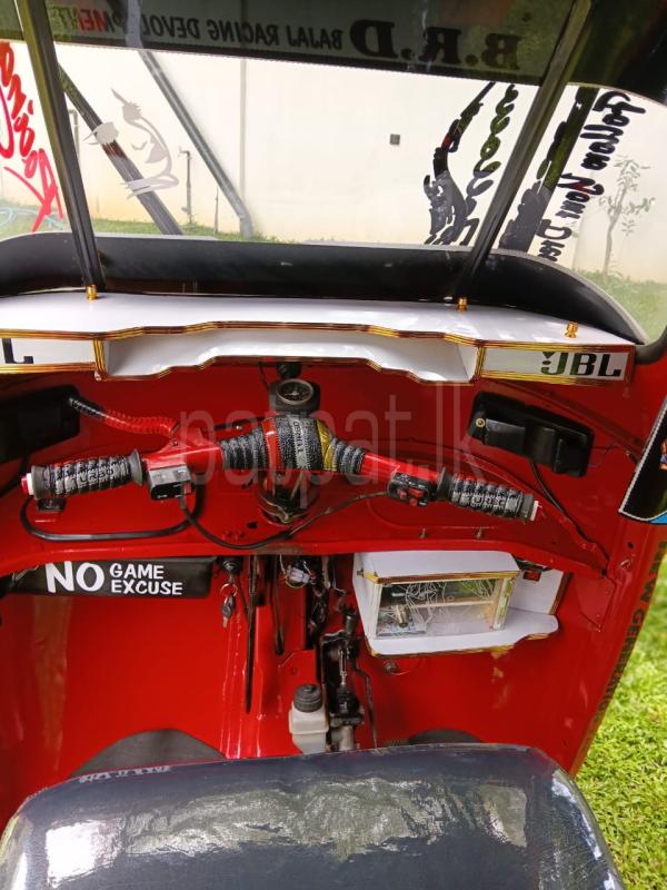 Bajaj Three Wheel 2006 - பயன்படுத்தப்பட்டது முச்சக்கர வண்டி sale in Sri Lanka - patpat.lk