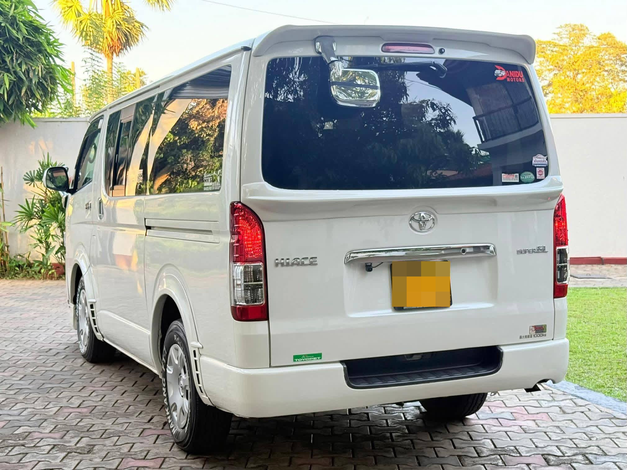 Toyota Hiace 2007 - பயன்படுத்தப்பட்டது வேன் sale in Sri Lanka - patpat.lk