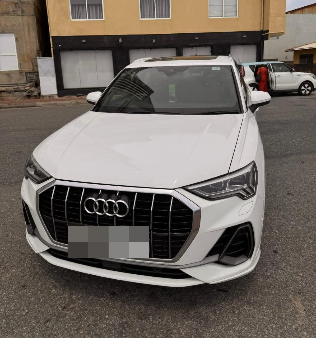 Audi Q3 2019 ads-image-1