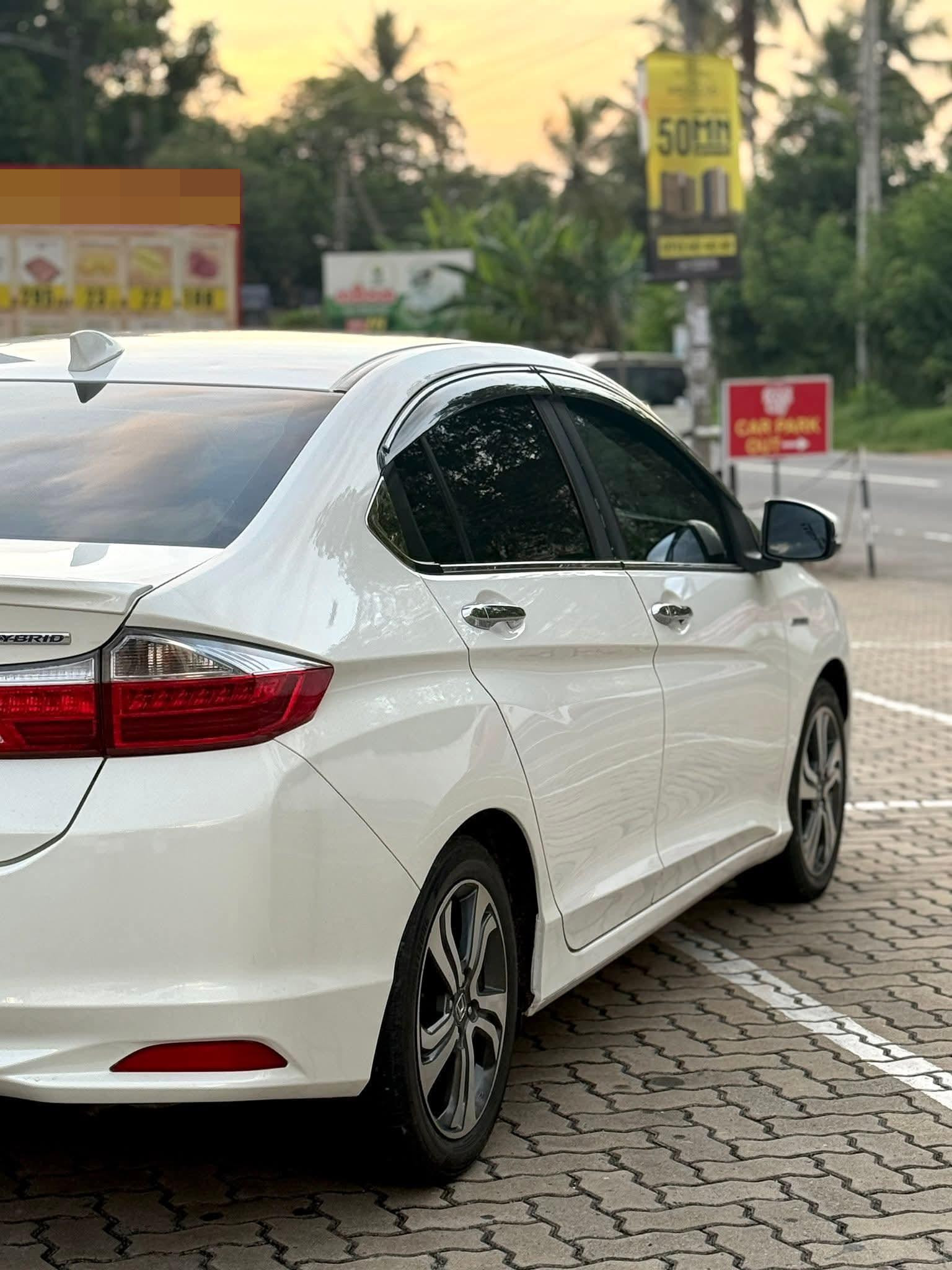 Honda Grace 2016 - Used Car sale in Sri Lanka - patpat.lk