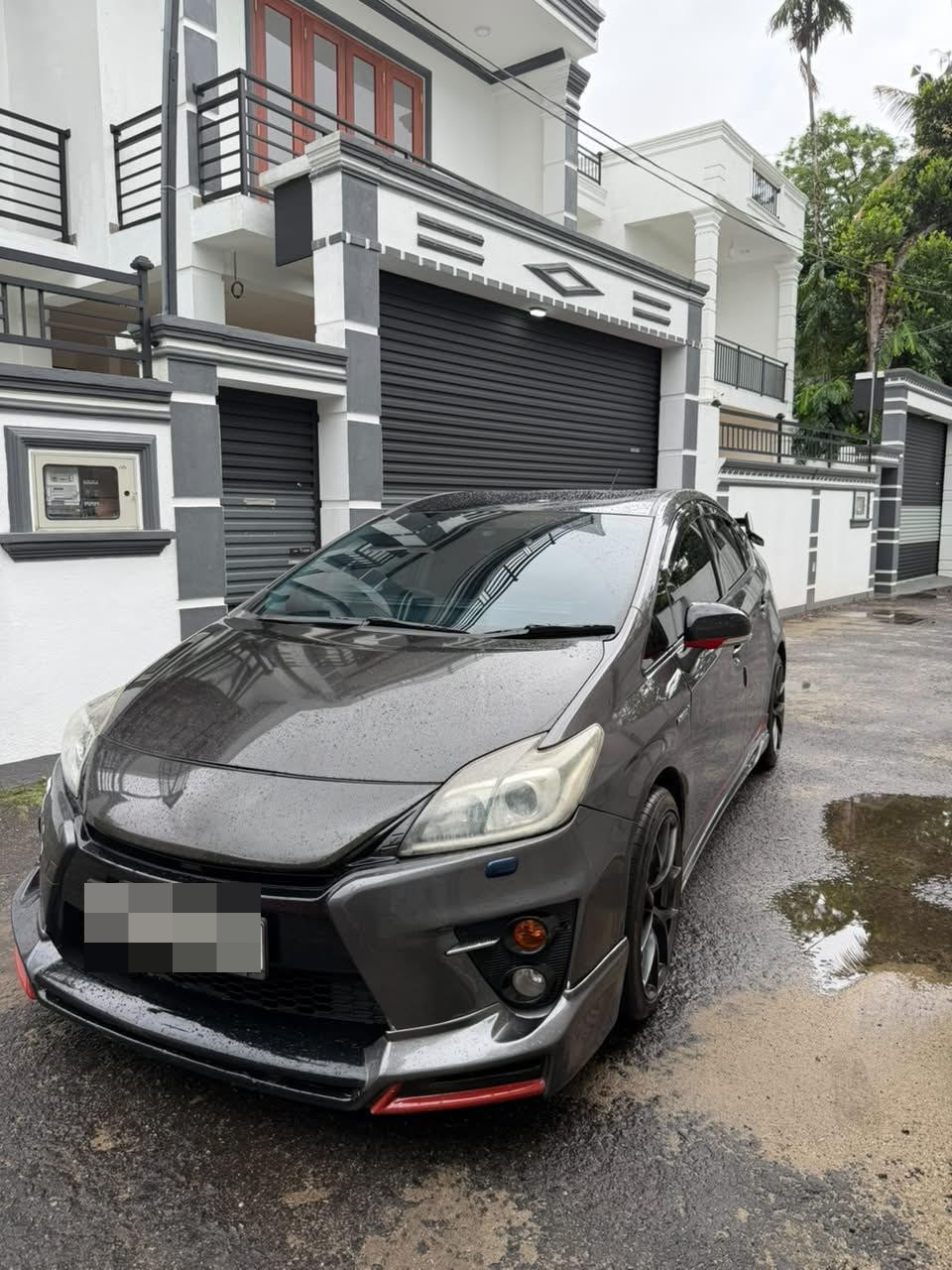 Toyota Prius 2011 - பயன்படுத்தப்பட்டது கார் sale in Sri Lanka - patpat.lk