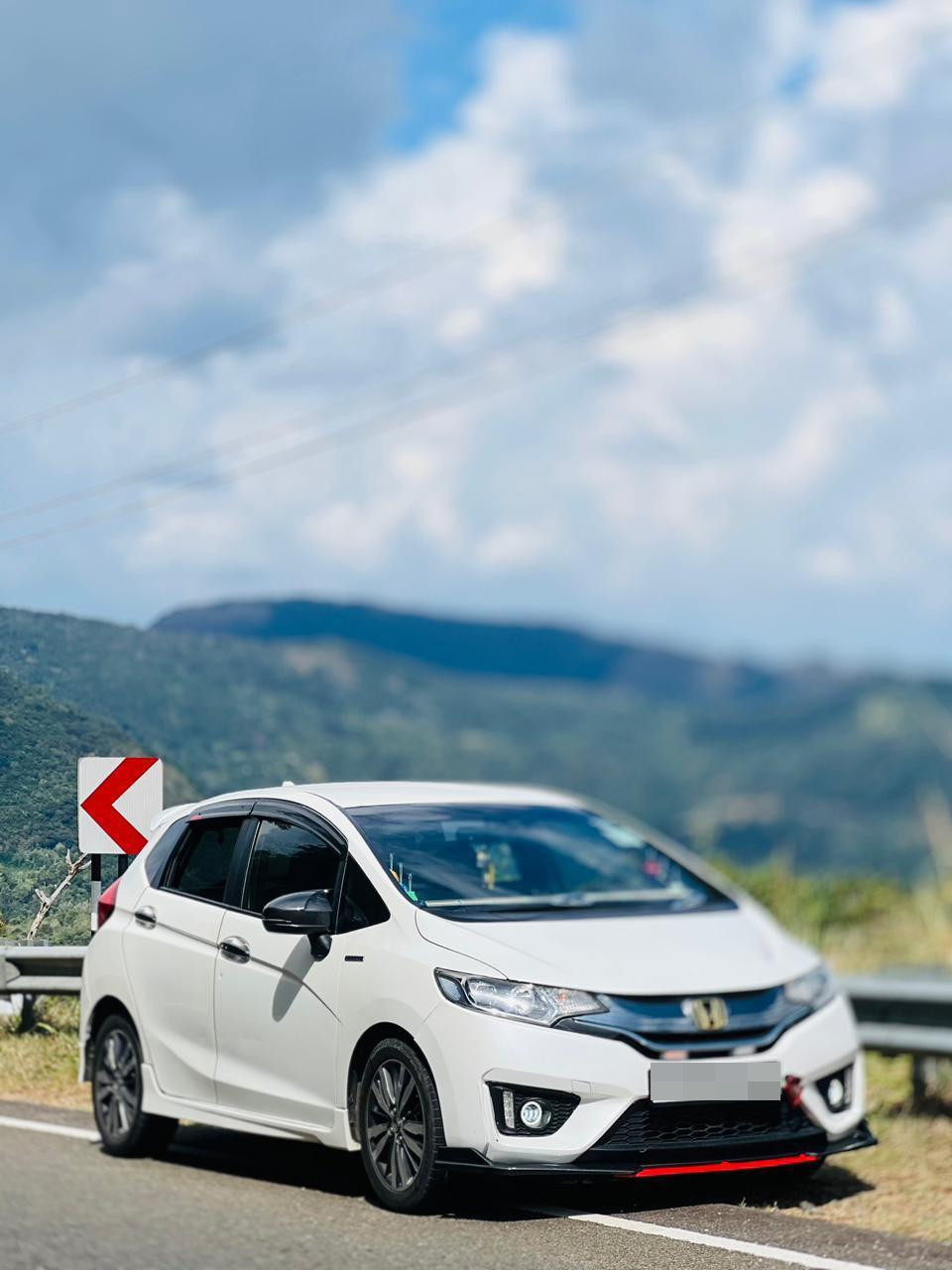 Honda Fit 2015 - භාවිතා කරන ලද කාර් sale in Sri Lanka - patpat.lk