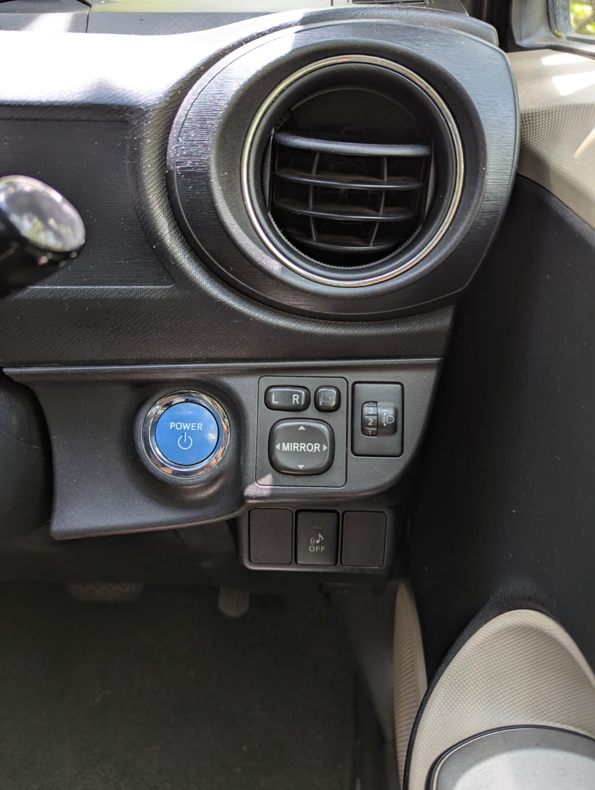 Toyota Aqua 2012 - Used Car sale in Sri Lanka - patpat.lk