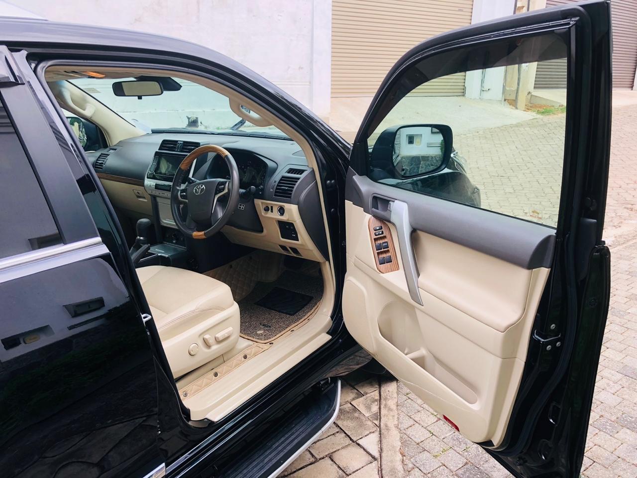 Toyota Land Cruiser Prado 2017 - பயன்படுத்தப்பட்டது SUV sale in Sri Lanka - patpat.lk