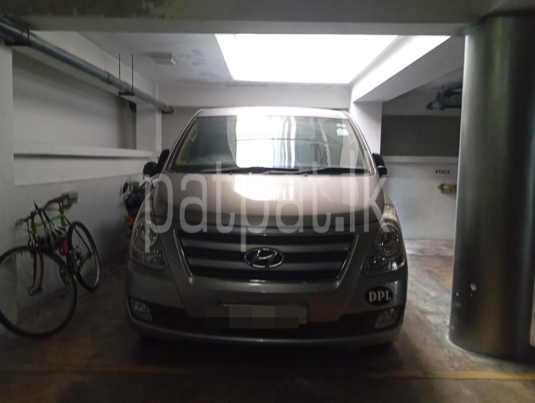 Hyundai Starex 2017 - பயன்படுத்தப்பட்டது வேன் sale in Sri Lanka - patpat.lk