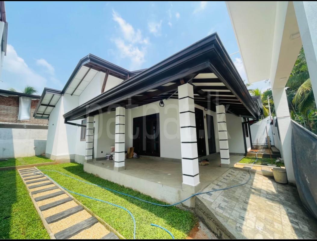 House for Sale in Athurugiriya