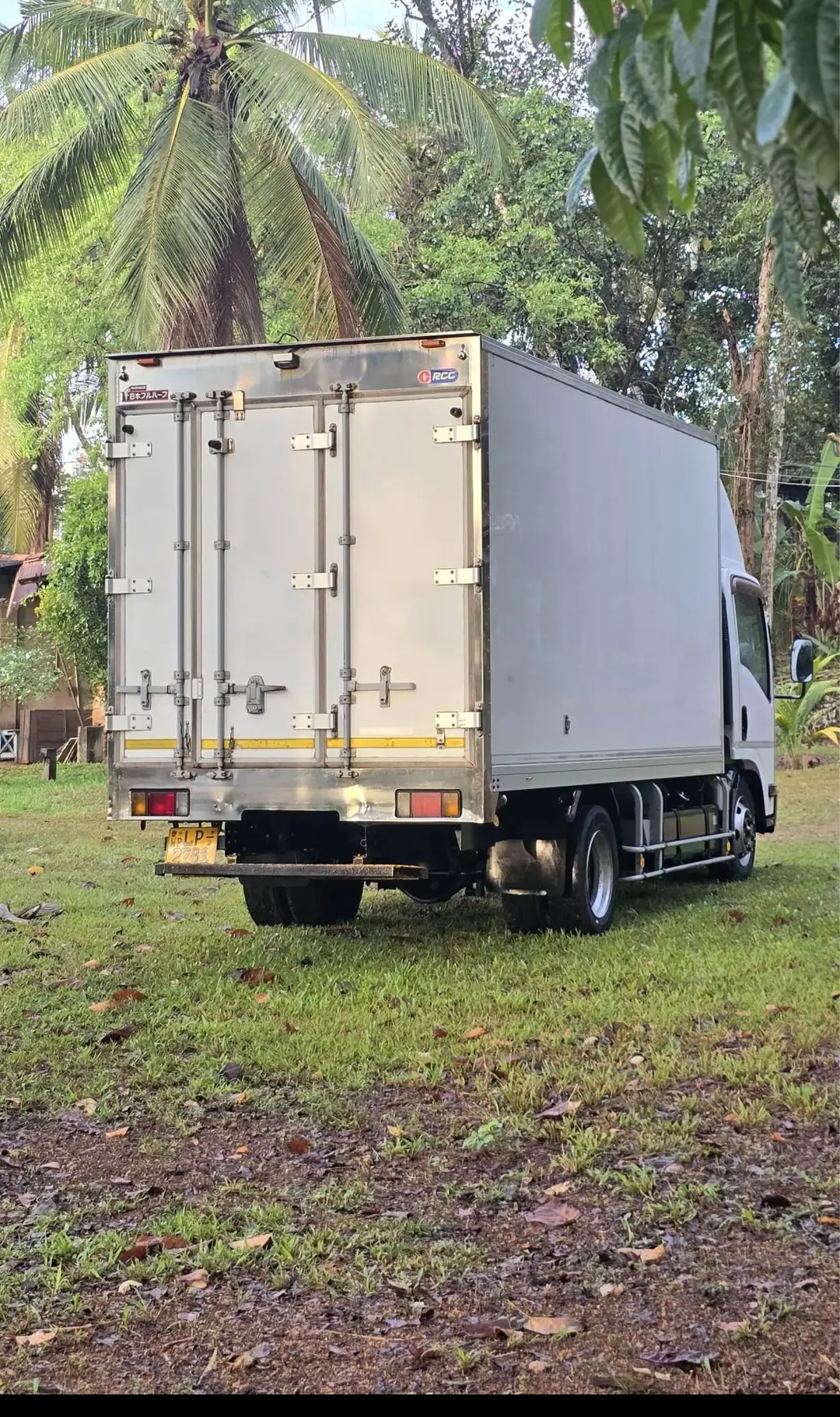 Isuzu Freezer 2012 - Used Truck sale in Sri Lanka - patpat.lk