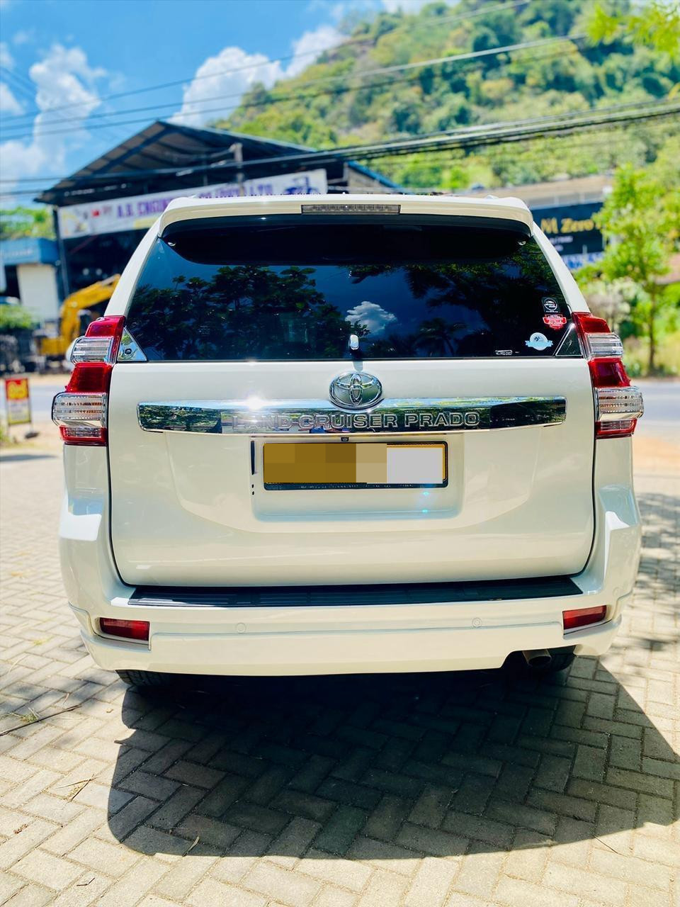 Toyota Land Cruiser Prado 2015 - Used SUV sale in Sri Lanka - patpat.lk