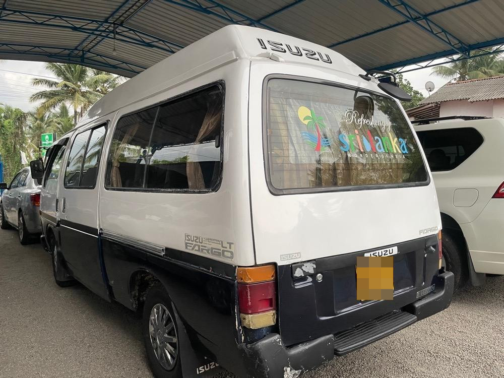 Isuzu Fargo 1982 - பயன்படுத்தப்பட்டது வேன் sale in Sri Lanka - patpat.lk
